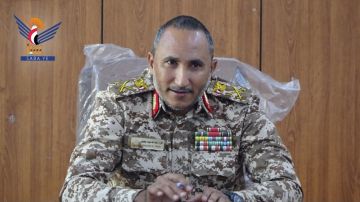 محافظ الحديدة يعزي الرئيس المشاط بوفاة والدته