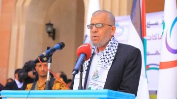 ممثل حركة حماس باليمن يعزي الرئيس المشاط في وفاة والدته ممثل حركة حماس باليمن يعزي الرئيس المشاط في وفاة والدته