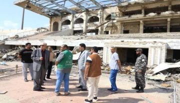 فريق هندسي سعودي يقيم تأهيل ملعب 22 مايو بعدن