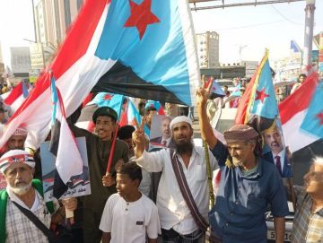 انطلاق مسيرة جماهيرية في عدن تضامنا مع أبناء وادي حضرموت