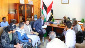 نائب وزير الإدارة المحلية يلتقي محافظي عدن وسقطرى