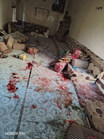 10 ضحايا جراء رمي قنبلة داخل مقيل في تعز