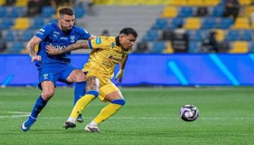 التعاون يفرض التعادل على الهلال ويحرمه من العودة لصدارة دوري روشن السعودي التعاون يفرض التعادل على الهلال ويحرمه من العودة لصدارة دوري روشن السعودي