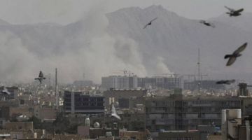 الجيش الإسرائيلي: نشن موجة غارات واسعة تستهدف منصات صاروخية في إيران