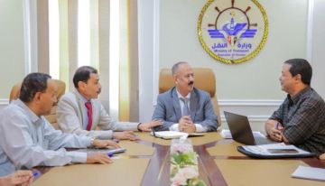 وزير النقل يناقش نشاط العمل ومشروع إعادة تأهيل ميناء المخا وزير النقل يناقش نشاط العمل ومشروع إعادة تأهيل ميناء المخا