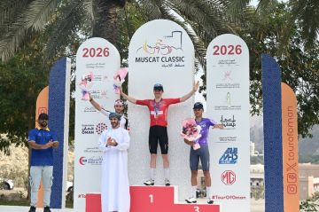 السويسري ماورو شميد يحرز لقب سباق مسقط كلاسيك ضمن طواف عُمان 2026