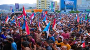 أسرة جنوبية تتكفل بأكثر من 3 آلاف وجبة إفطار للقادمين إلى مليونية الثبات والقرار بعدن