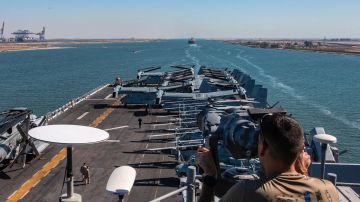 أمريكا تخلي مقر أكبر أساطيلها بالخليج أمريكا تخلي مقر أكبر أساطيلها بالخليج