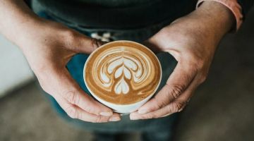 قهوة الفلفل.. مشروب شتوي مبتكر في منتجعات الصين