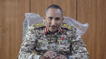 محافظ الحديدة يعزي الرئيس المشاط بوفاة والدته