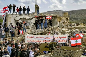 رئيس الحكومة اللبنانية يتعهد بإعادة الإعمار في جنوب لبنان