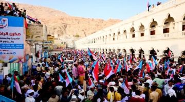 انتقالي حضرموت يطلق اسم مليونية الثبات والتحدي وطرد قوات الاحتلال اليمني ومليشياته على مظاهرة المكلا انتقالي حضرموت يطلق اسم مليونية الثبات والتحدي وطرد قوات الاحتلال اليمني ومليشياته على مظاهرة المكلا