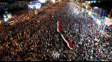 بيان مليونية الثبات والقرار يجدد التفويض للرئيس الزبيدي ويؤكد التمسك بالمرجعيات السياسية الجنوبية بيان مليونية الثبات والقرار يجدد التفويض للرئيس الزبيدي ويؤكد التمسك بالمرجعيات السياسية الجنوبية