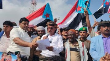 أبناء سقطرى يجددون العهد والولاء للرئيس الزبيدي