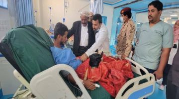 رئيس انتقالي شبوة يطمئن على جرحى اعتداء المظاهرة السلمية في عتق رئيس انتقالي شبوة يطمئن على جرحى اعتداء المظاهرة السلمية في عتق