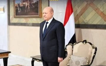 رئيس وأعضاء الحكومة يؤدون اليمين الدستورية أمام رئيس مجلس القيادة الرئاسي رئيس وأعضاء الحكومة يؤدون اليمين الدستورية أمام رئيس مجلس القيادة الرئاسي