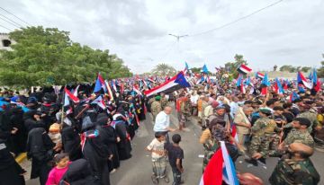 بالصور: الجماهير تملأ ساحة الاعتصام بزنجبار في فعالية الثبات والوفاء 