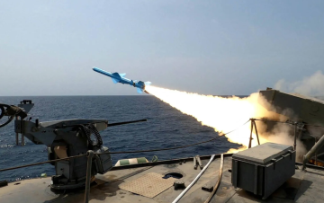 إيران تنفذ تدريبات عسكرية بالذخيرة الحية قبالة سواحلها الجنوبية