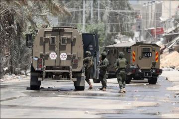 العدو الصهيوني يعتقل فلسطينيا ومستوطنوه يصيبون آخرين ويعتدون على الممتلكات في الضفة العدو الصهيوني يعتقل فلسطينيا ومستوطنوه يصيبون آخرين ويعتدون على الممتلكات في الضفة