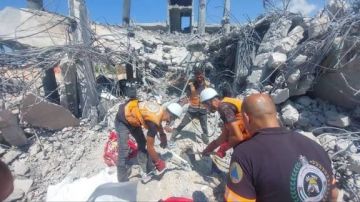 الدفاع المدني بغزة : انتشال شهيدين إثر قصف العدو الإسرائيلي خيمة بمواصي خان يونس