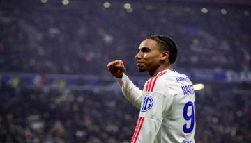 الدوري الفرنسي.. ليون يواصل انتفاضته بثنائية في نيس