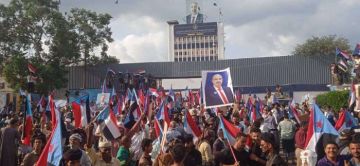 بوقفة حاشدة.. الجنوبيون يرفوض استهداف مؤسسات الجنوب السياسية