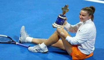 التشيكية كارولينا موخوفا تتوج ببطولة الدوحة للتنس الأرضي