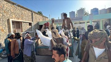 مأساة في أبين: 16 مسافرا يلقون حتفهم حرقا بعد تصادم حافلتهم بشاحنة نقل محملة بالمصاحف