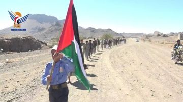 صنعاء.. مسيران راجلان لخريجي دورات طوفان الأقصى بمديرية جحانة صنعاء.. مسيران راجلان لخريجي دورات طوفان الأقصى بمديرية جحانة