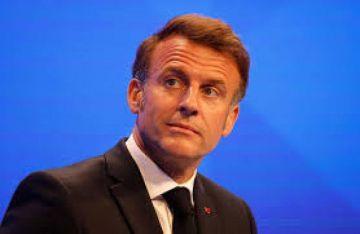 ماكرون يقبل استقالة مديرة متحف اللوفر بعد سرقة مجوهرات ماكرون يقبل استقالة مديرة متحف اللوفر بعد سرقة مجوهرات