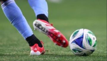 بعد الحرب على إيران.. دول عربية تعلق نشاطها الكروي