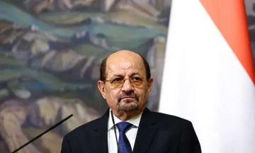 قرار جمهوري يطيح بـ 15 وزيرا في الحكومة اليمنية ويعين بدلاء لهم (الأسماء)