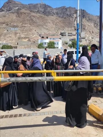 قوات العمالقة تغلق مبنى الأمانة العامة للانتقالي المنحل في عدن بعد يوم واحد من إغلاق مقرين