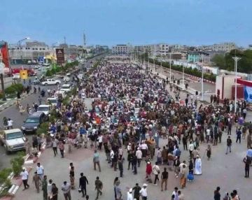 موائد إفطار في ساحة العروض لحشود مليونية الثبات والقرار موائد إفطار في ساحة العروض لحشود مليونية الثبات والقرار