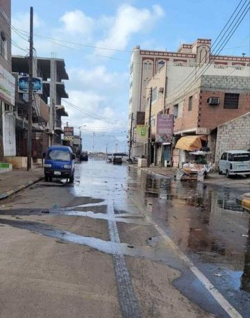 طفح المجاري يغرق شوارع عدن في رمضان.. وسكان يشتكون تجاهلا حكوميا يزيد معاناتهم طفح المجاري يغرق شوارع عدن في رمضان.. وسكان يشتكون تجاهلا حكوميا يزيد معاناتهم