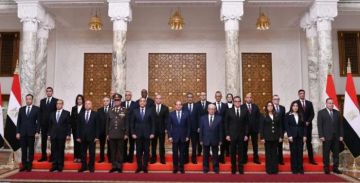 بعد أدائهم اليمين الدستورية.. السيسي يعقد اجتماعا مع الوزراء الجدد