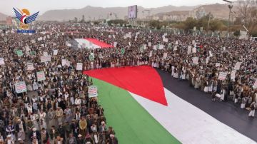 مسيرة مليونية بالعاصمة صنعاء تحت شعار تلبية ونصرة للشعب الفلسطيني.. ثابتون وجاهزون للجولة القادمة 