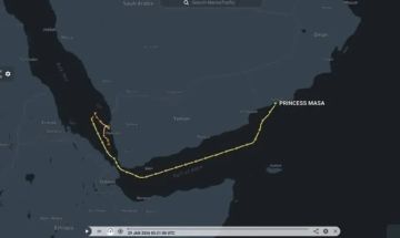 نشاط ملاحي مريب في موانئ الحديدة.. أسطول الظل يصل إلى رأس عيسى والصليف.. ما علاقة الإمارات؟