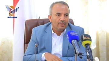 وزير الخدمة المدنية يعزي الرئيس المشاط في وفاة والدته الفاضلة