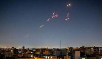 الدفاعات الجوية الإيرانية تتصدى لأهداف معادية في الأجواء الدفاعات الجوية الإيرانية تتصدى لأهداف معادية في الأجواء