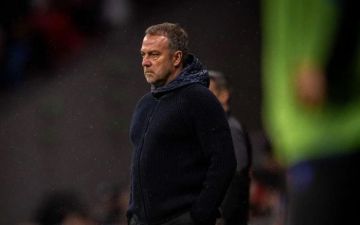 فليك يوبخ لاعبي برشلونة بعد السقوط أمام أتلتيكو مدريد فليك يوبخ لاعبي برشلونة بعد السقوط أمام أتلتيكو مدريد