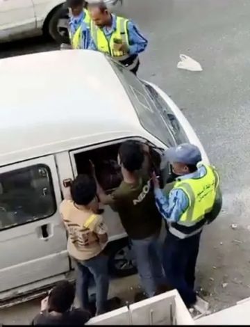  هيبة الدولة خط أحمر .. أمن عدن تعلن القبض على سائق دباب اعتدى على رجال المرور بالمعلا وتؤكد: القانون فوق الجميع