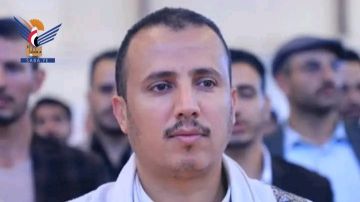 القائم بأعمال رئيس مصلحة الضرائب والجمارك يعزي الرئيس المشاط بوفاة والدته القائم بأعمال رئيس مصلحة الضرائب والجمارك يعزي الرئيس المشاط بوفاة والدته