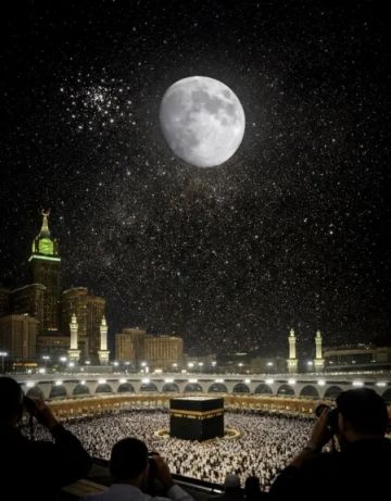 القمر الأحدب يزين سماء مكة المكرمة القمر الأحدب يزين سماء مكة المكرمة
