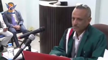 جامعة صنعاء تمنح الباحث عبدالخالق الجنيد درجة الدكتوراه في الإدارة وتطوير الأداء الوظيفي جامعة صنعاء تمنح الباحث عبدالخالق الجنيد درجة الدكتوراه في الإدارة وتطوير الأداء الوظيفي