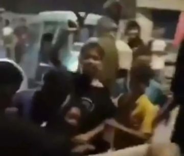 شاهد.. أبناء عدن يهتفون في مظاهرة عفوية رفضا لمحاولات الانتقالي المنحل نشر الفوضى: يا عيدروس يا كذاب 