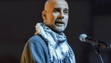 فريق كروي لذوي البتر في غزة يكرم غوارديولا لدعمه فلسطين فريق كروي لذوي البتر في غزة يكرم غوارديولا لدعمه فلسطين