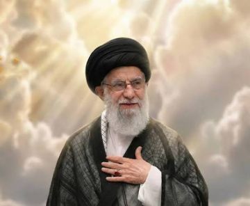 السيد علي الخامنئي.. قائد الثورة الإسلامية الذي تحدى الهيمنة والاستكبار العالمي