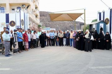 كوادر أمانة الانتقالي تواصل الاحتجاج على إغلاق مقرها