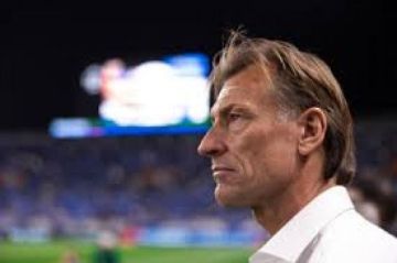 مطالبات بإقالة رينارد بعد الهزيمة الثقيلة أمام مصر